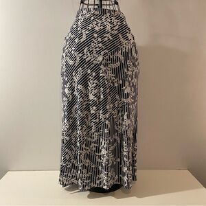 Est. 1948 Blue White Floral Maxi Elastic Waist Skirt with Side Slits Size 18/20W